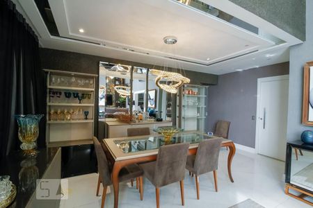 Apartamento à venda com 210m², 3 quartos e 4 vagasSala