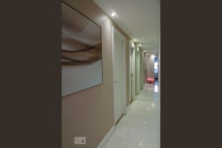 Apartamento à venda com 210m², 3 quartos e 4 vagasCorredor
