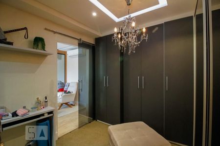 Apartamento à venda com 210m², 3 quartos e 4 vagasCloset da Suíte 1