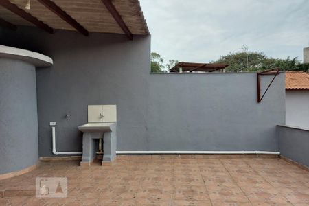 Área de serviço de casa para alugar com 2 quartos, 110m² em Jardim Sarah, São Paulo