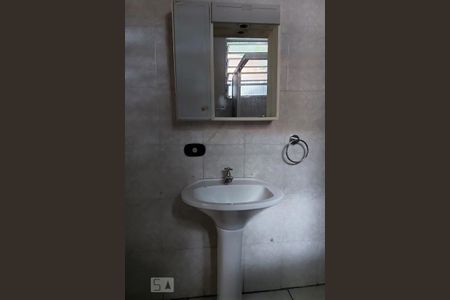 Banheiro de casa para alugar com 2 quartos, 110m² em Jardim Sarah, São Paulo