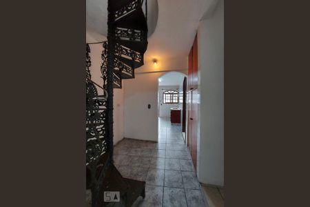 Escada de casa para alugar com 2 quartos, 110m² em Jardim Sarah, São Paulo