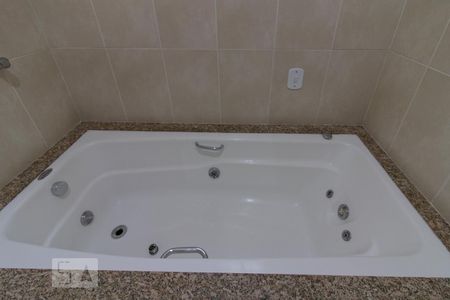 Casa à venda com 350m², 4 quartos e 3 vagasBanheira da Suíte 3