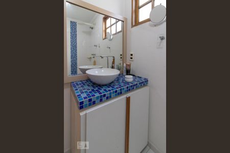 Casa à venda com 350m², 4 quartos e 3 vagasBanheiro da Suíte 2