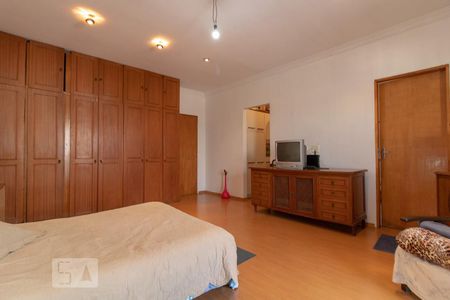 Casa à venda com 350m², 4 quartos e 3 vagasSuíte 1