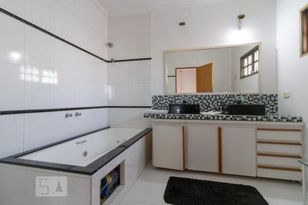 Casa à venda com 350m², 4 quartos e 3 vagasBanheiro da Suíte 1
