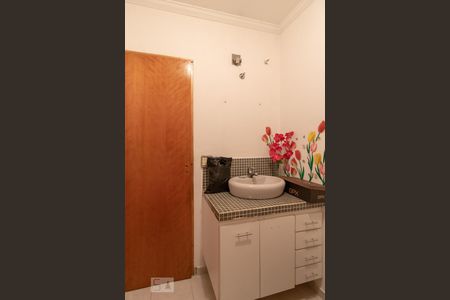 Casa à venda com 350m², 4 quartos e 3 vagasBanheiro da Suíte Externa