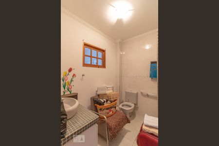 Casa à venda com 350m², 4 quartos e 3 vagasBanheiro da Suíte Externa