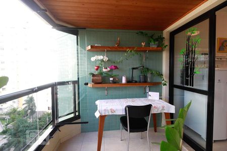Apartamento para alugar com 171m², 4 quartos e 3 vagas Apartamento para alugar com 171m², 4 quartos e 3 vagasVaranda