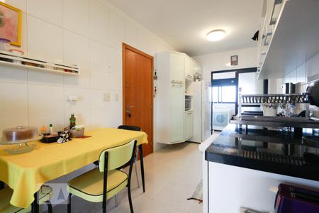 Apartamento para alugar com 171m², 4 quartos e 3 vagas Apartamento para alugar com 171m², 4 quartos e 3 vagasCozinha