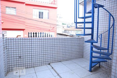 Casa para alugar com 55m², 3 quartos e sem vagaEscada varanda para entrada