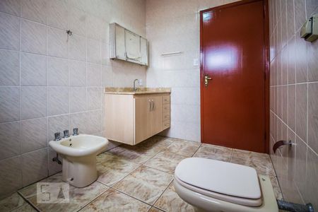 Casa à venda com 190m², 4 quartos e 2 vagasBanheiro da Suíte 2