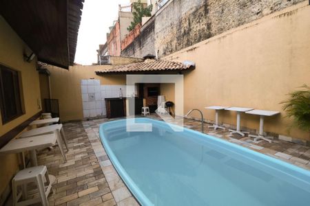 Casa à venda com 250m², 3 quartos e 3 vagas Casa à venda com 250m², 3 quartos e 3 vagasPiscina