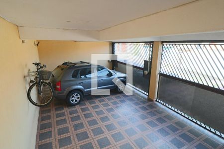 Casa à venda com 250m², 3 quartos e 3 vagas Casa à venda com 250m², 3 quartos e 3 vagasGaragem