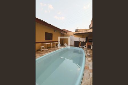 Casa à venda com 250m², 3 quartos e 3 vagas Casa à venda com 250m², 3 quartos e 3 vagasPiscina