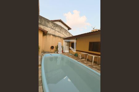 Casa à venda com 250m², 3 quartos e 3 vagas Casa à venda com 250m², 3 quartos e 3 vagasPiscina