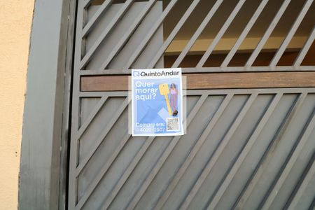 Casa à venda com 250m², 3 quartos e 3 vagas Casa à venda com 250m², 3 quartos e 3 vagasFachada