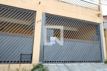 Casa à venda com 250m², 3 quartos e 3 vagas Casa à venda com 250m², 3 quartos e 3 vagasFachada