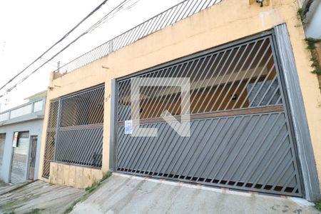 Casa à venda com 250m², 3 quartos e 3 vagas Casa à venda com 250m², 3 quartos e 3 vagasFachada