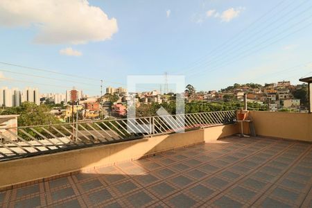 Casa à venda com 250m², 3 quartos e 3 vagas Casa à venda com 250m², 3 quartos e 3 vagasVaranda