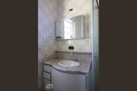 Casa para alugar com 180m², 3 quartos e 6 vagasBanheiro Social