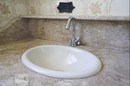 Casa para alugar com 180m², 3 quartos e 6 vagasBanheiro Social