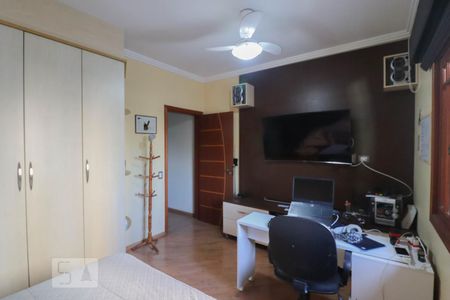 Casa à venda com 205m², 4 quartos e 3 vagasSuíte 2