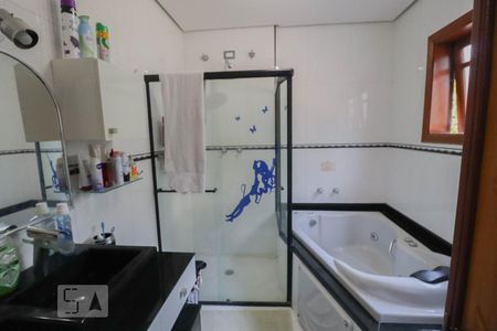 Casa à venda com 205m², 4 quartos e 3 vagasBanheiro da Suíte 1