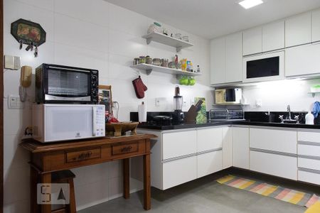 Apartamento à venda com 372m², 3 quartos e 3 vagas Apartamento à venda com 372m², 3 quartos e 3 vagasCozinha