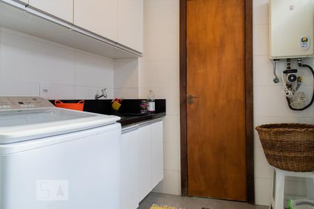 Apartamento à venda com 372m², 3 quartos e 3 vagas Apartamento à venda com 372m², 3 quartos e 3 vagasÁrea de serviço