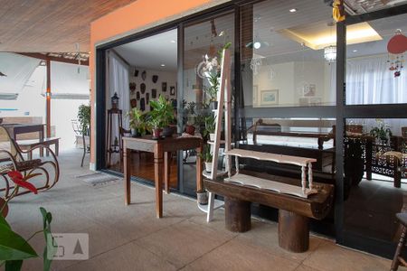 Apartamento à venda com 372m², 3 quartos e 3 vagas Apartamento à venda com 372m², 3 quartos e 3 vagasVaranda