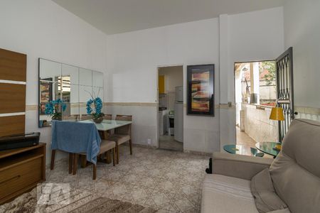 Sala de casa à venda com 2 quartos, 150m² em Penha, Rio de Janeiro