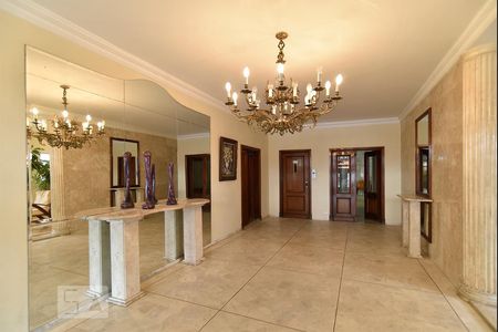 Apartamento à venda com 327m², 5 quartos e 2 vagasHall de entrada do edifício