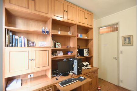 Apartamento à venda com 327m², 5 quartos e 2 vagasEscritório