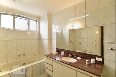 Apartamento à venda com 327m², 5 quartos e 2 vagasBanheiro da suite