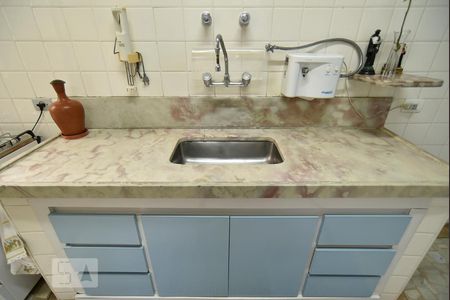 Apartamento à venda com 327m², 5 quartos e 2 vagasCozinha - gabinete e pia