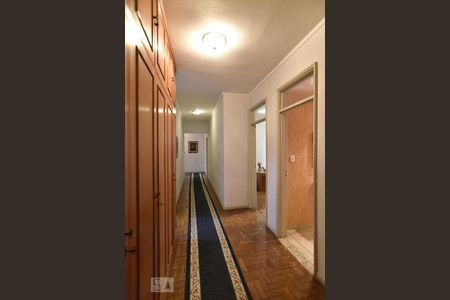 Apartamento à venda com 327m², 5 quartos e 2 vagasCorredor dos quartos