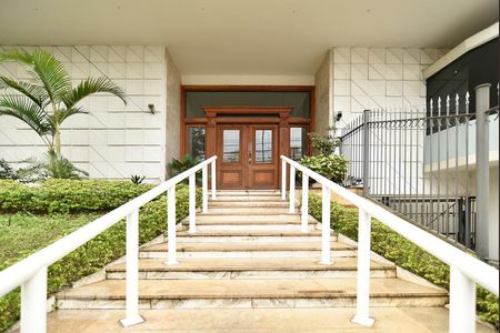 Apartamento à venda com 327m², 5 quartos e 2 vagasEntrada