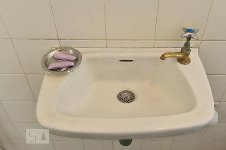 Apartamento à venda com 327m², 5 quartos e 2 vagasBanheiro de serviço - pia