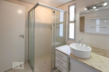 Apartamento à venda com 125m², 3 quartos e 1 vaga Apartamento à venda com 125m², 3 quartos e 1 vagaBanheiro da Suíte
