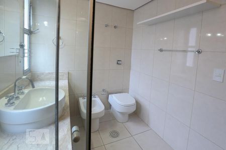 Apartamento à venda com 125m², 3 quartos e 1 vaga Apartamento à venda com 125m², 3 quartos e 1 vagaBanheiro da Suíte