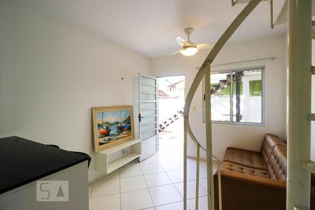 Casa de condomínio para alugar com 45m², 2 quartos e sem vagaSala