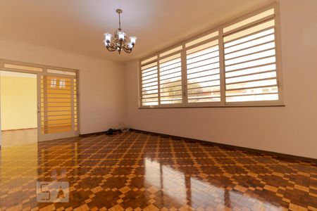Sala 01 de casa para alugar com 6 quartos, 295m² em Jardim Chapadão, Campinas