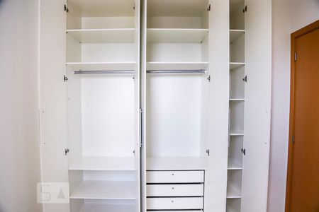 Apartamento à venda com 100m², 2 quartos e 2 vagasQuarto