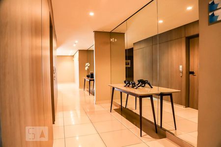 Apartamento à venda com 100m², 2 quartos e 2 vagasHall social