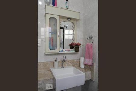 Casa à venda com 150m², 3 quartos e 3 vagasBanheiro entre Quarto 2 e 3 - espelho