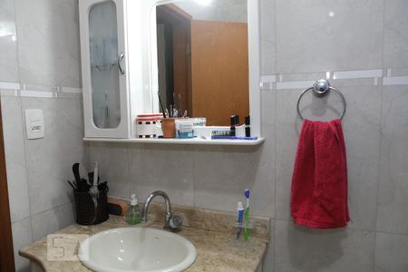 Casa à venda com 150m², 3 quartos e 3 vagasBanheiro do Quarto 1 - pia