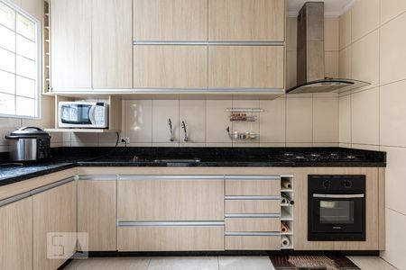 Casa à venda com 240m², 4 quartos e 3 vagas Casa à venda com 240m², 4 quartos e 3 vagasCozinha