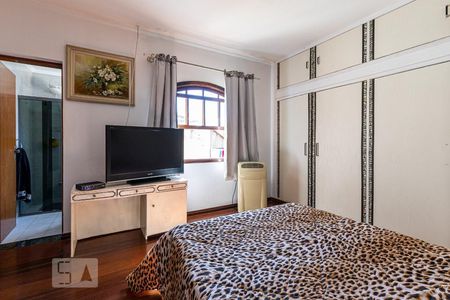 Casa à venda com 240m², 4 quartos e 3 vagas Casa à venda com 240m², 4 quartos e 3 vagasQuarto 1