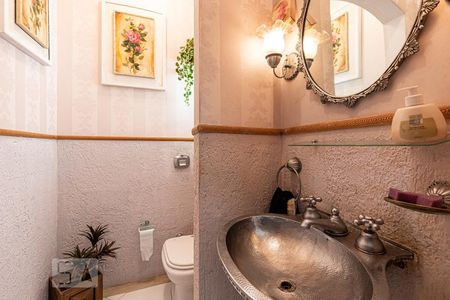 Casa à venda com 240m², 4 quartos e 3 vagas Casa à venda com 240m², 4 quartos e 3 vagasLavabo